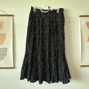 Brand new! Black and white polka dot, high waisted skirt from Amazon size L